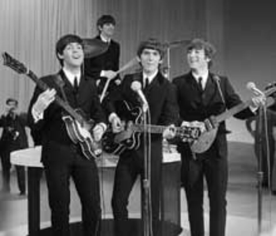 Grupul Beatles, "idol" al industriei divertismentului în secolul XX Grupul Beatles, "idol" al industriei divertismentului în secolul XX