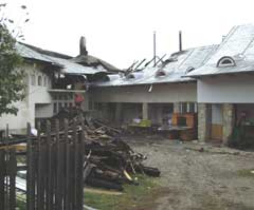 Pagube de aproape patru miliarde de lei vechi în urma incendiului de la Protopopiatul Suceava Pagube de aproape patru miliarde de lei vechi în urma incendiului de la Protopopiatul Suceava