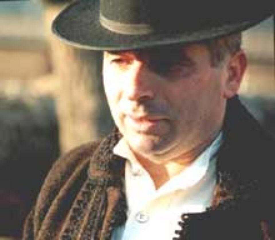 Grigore Leșe cîntă la Suceava