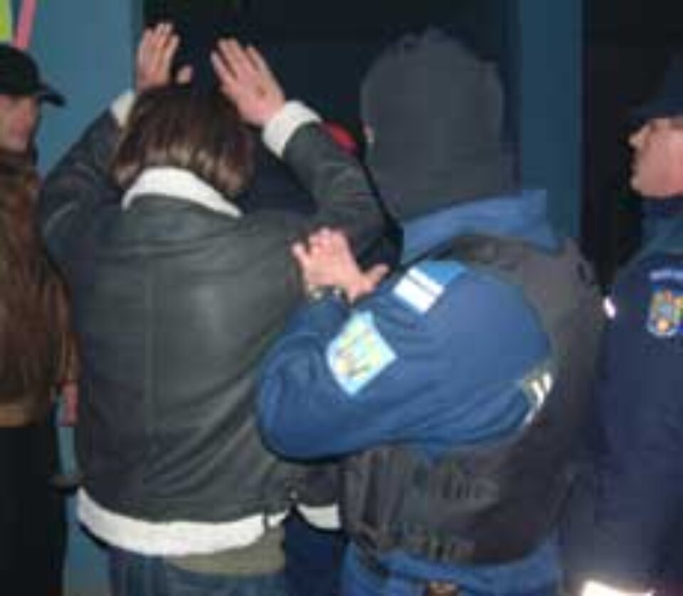 Scandalagii din discoteci și piețarii fără acte pe marfă, datori statului cu peste 18 miliarde de lei vechi