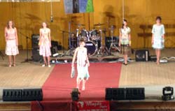 Balul Bobocilor „Petru Rareș” 2005 – „Comunism versus hippie”