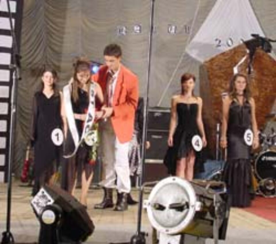 O „bobocă”, Zece „boboce”! – Balul Ștefaniștilor