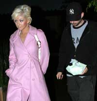 Aguilera cere invitaților de la nunta ei să facă donații pentru sinistrați