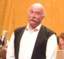 „Ne trebuie puțină verticalitate, puțină demnitate românească, deși unii dovedesc că-s mult mai de  meschinăriile mici, găinăriile balcanice, averile, vilele, mașinile, decît problemele naționale”