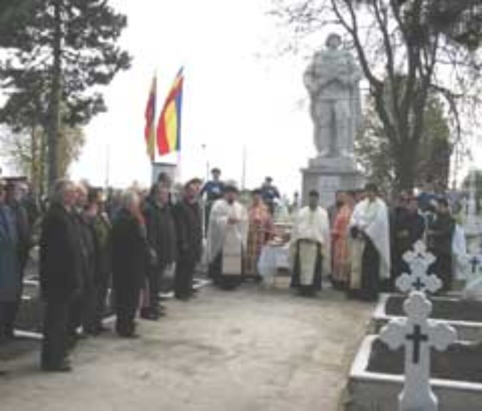 Ziua Armatei, sărbătorită la Suceava cu parada militară și coroane de flori