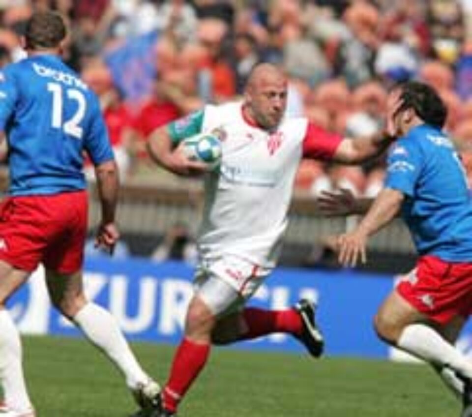 Bălan, în alb, în timpul unui meci din Franţa