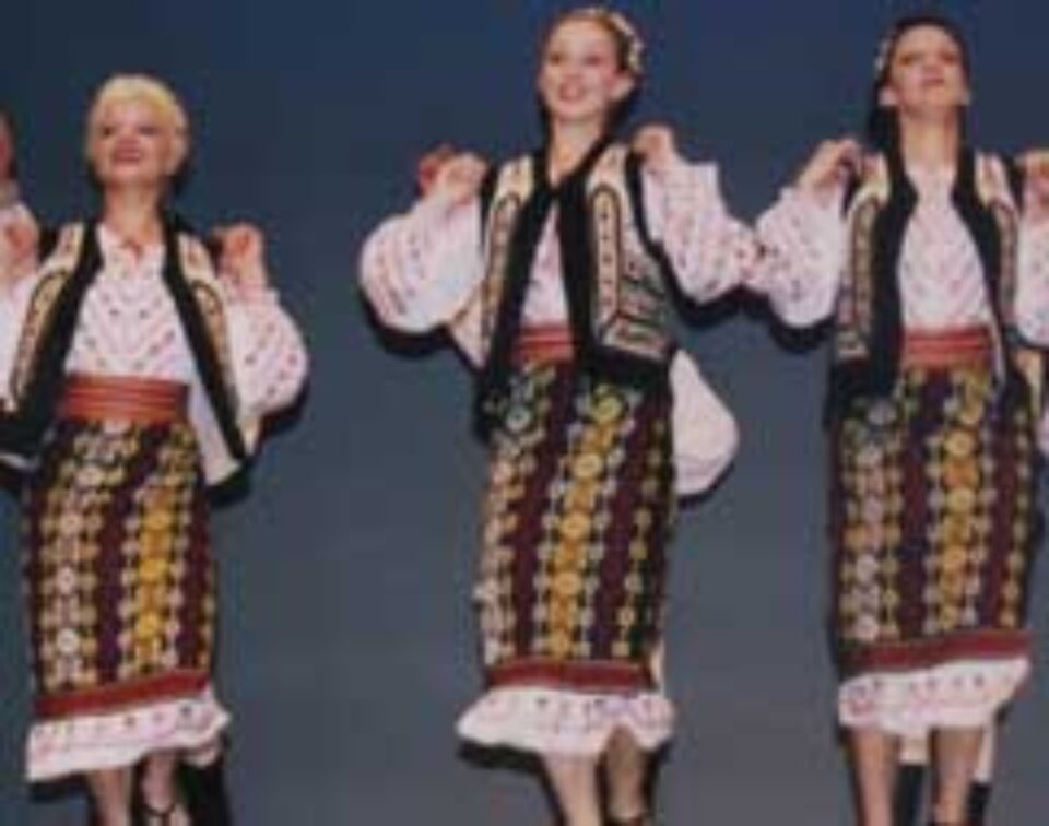 Victoria, dansatoarea-fotomodel din cadrul Ansamblului „Ciprian Porumbescu” din Suceava