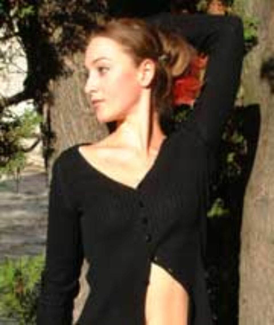 Victoria, dansatoarea-fotomodel din cadrul Ansamblului „Ciprian Porumbescu” din Suceava