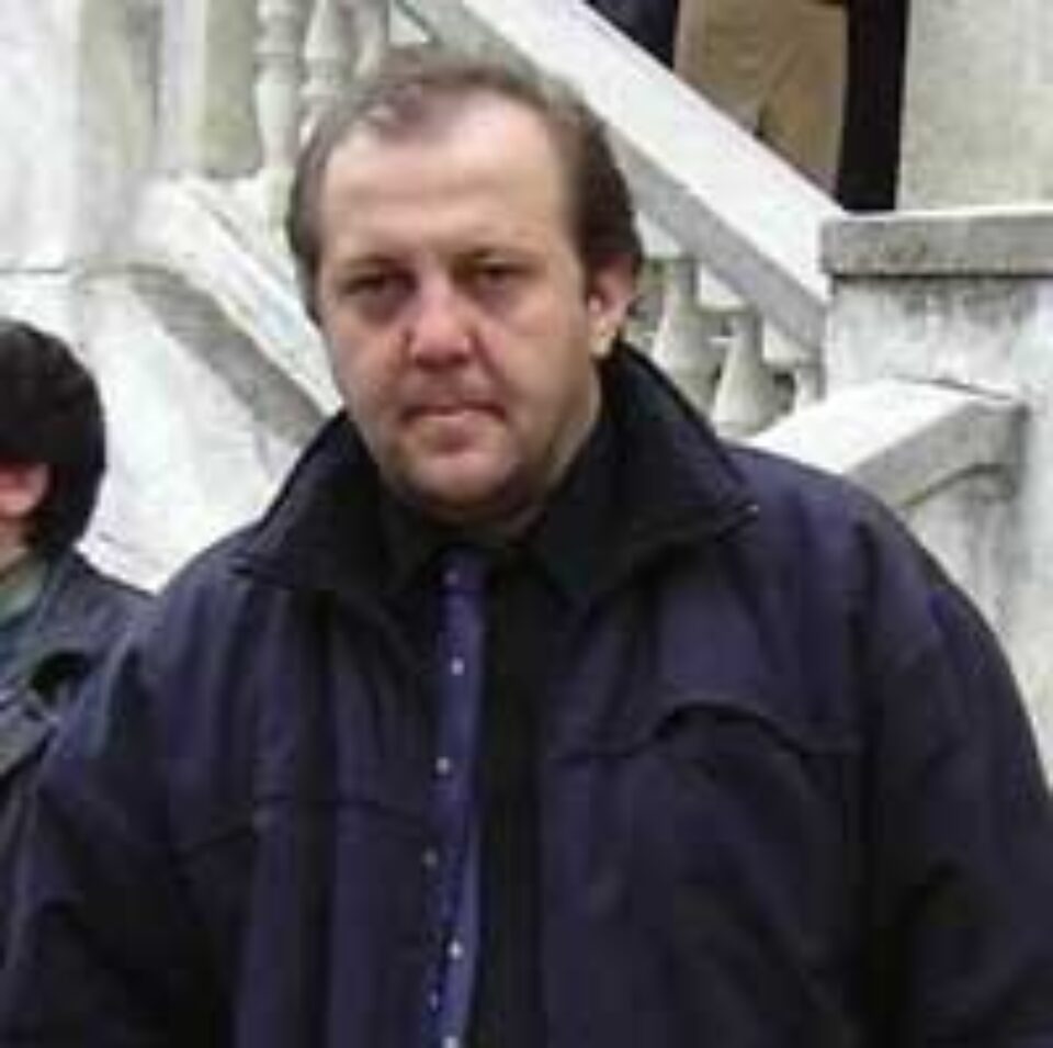 Ziarist condamnat la închisoare de judecătorii suceveni pentru șantaj după ce a semnat un contract publicitar Ziarist condamnat la închisoare de judecătorii suceveni pentru șantaj după ce a semnat un contract publicitar