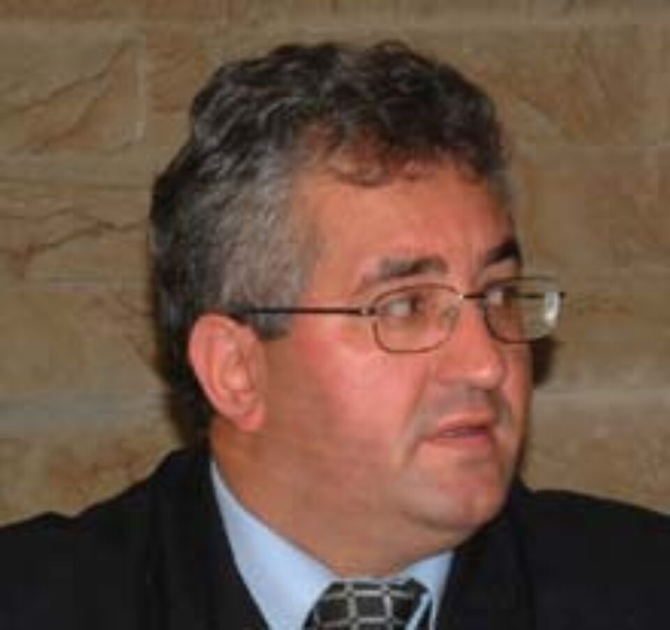 Primarul Ion Lungu ia măsuri pentru asigurarea pazei Cimitirului Burdujeni, recent vandalizat Primarul Ion Lungu ia măsuri pentru asigurarea pazei Cimitirului Burdujeni, recent vandalizat