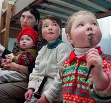 Numărul copiilor abandonați în spitale sau neglijați de părinți s-a triplat