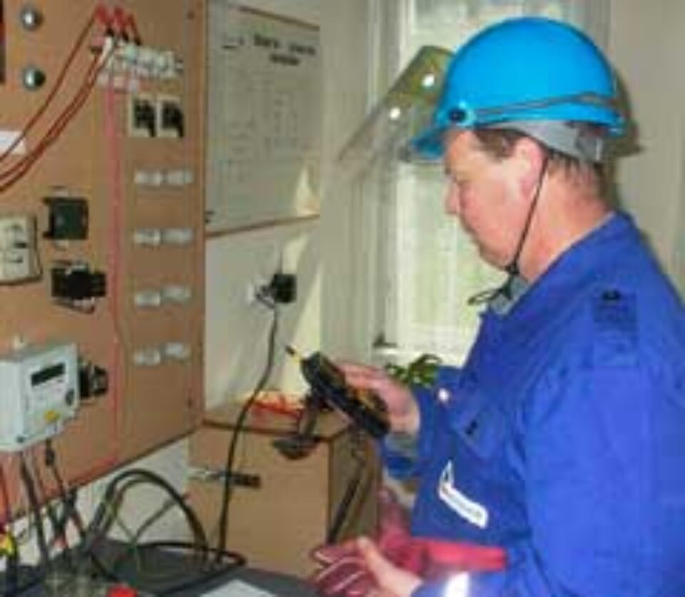 Avarierea unei linii subterane de distribuție a energiei electrice a lăsat jumătate de oraș fără curent electric Avarierea unei linii subterane de distribuție a energiei electrice a lăsat jumătate de oraș fără curent electric