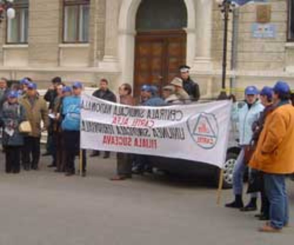 Mișcările de protest ale sindicaliștilor suceveni au continuat și ieri
