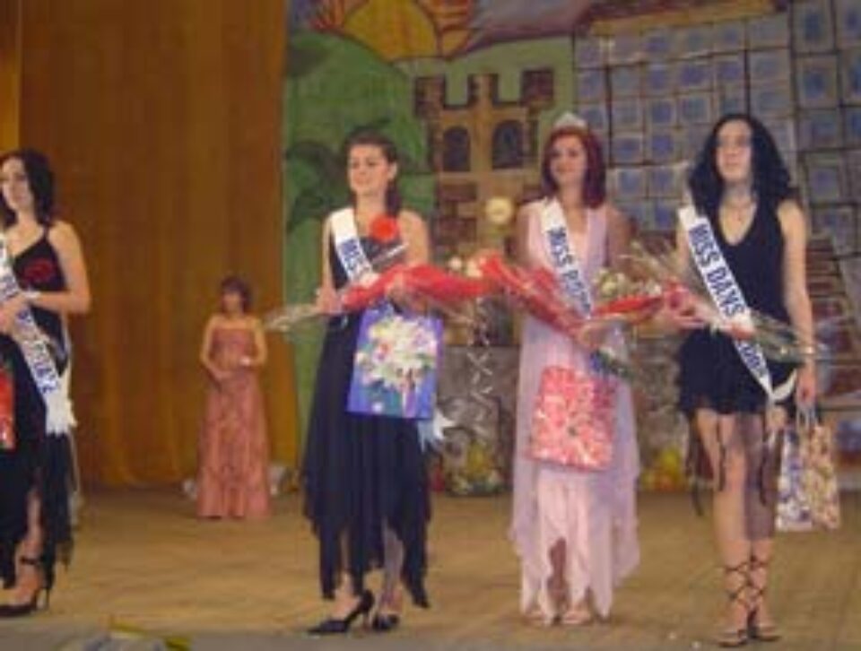 Balul Bobocilor 2005 – Grupul Școlar „Samuil Isopescul” – un spectacol care a urmărit „simbioza elementelor arhaice și a celor moderne, într-o atmosferă de relaxare”