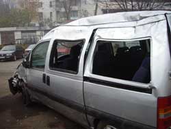 Tînără rănită după ce mașina în care se afla s-a răsturnat de cîteva ori lîngă Stroiești