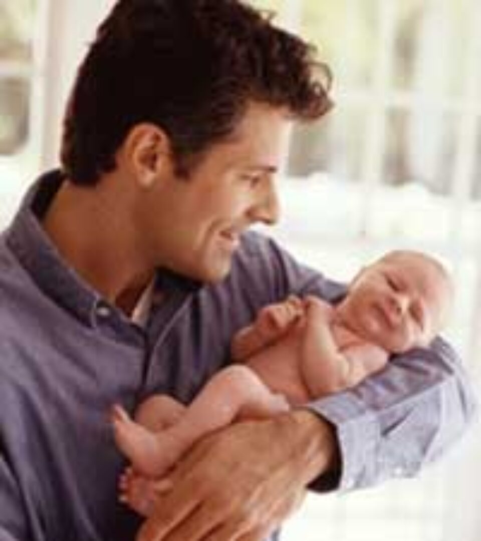 Paternitatea îi face pe bărbați mai civilizați Paternitatea îi face pe bărbați mai civilizați