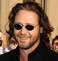 Russell Crowe se oferă să cînte de Crăciun pentru circa un milion de dolari