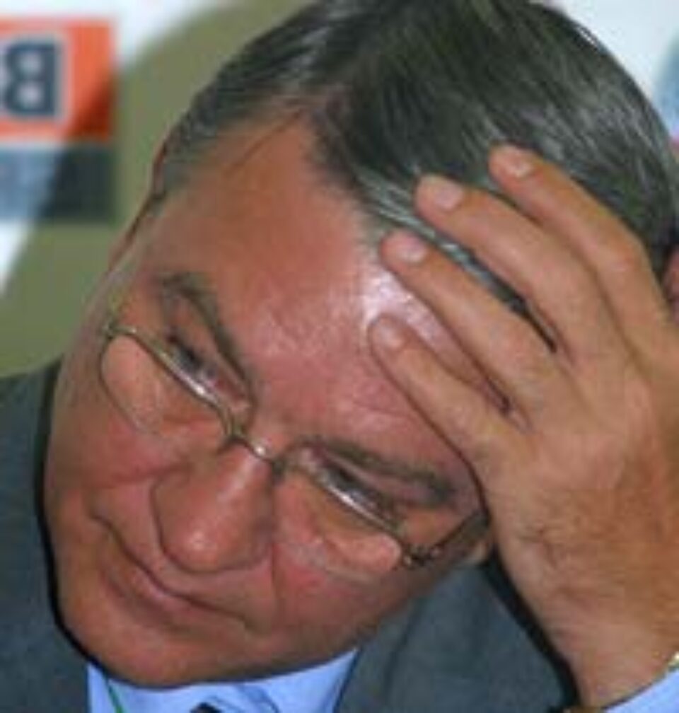 Mircea Sandu a reclamat la FIFA implicarea politicului pentru alegerile de la FRF Mircea Sandu a reclamat la FIFA implicarea politicului pentru alegerile de la FRF