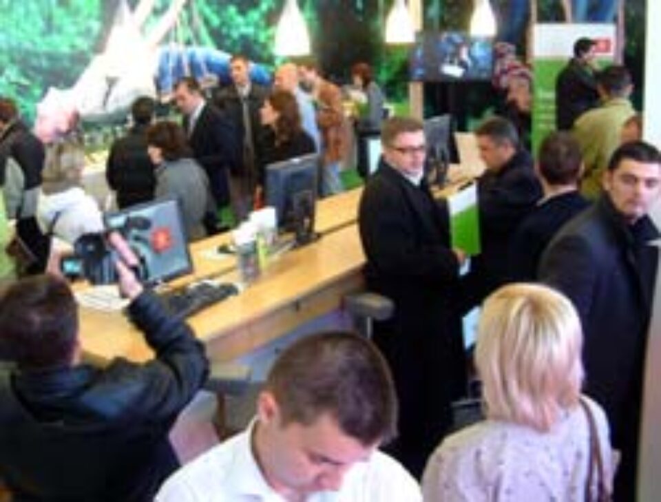 Connex – Vodafone a deschis ieri primul magazin propriu din Suceava