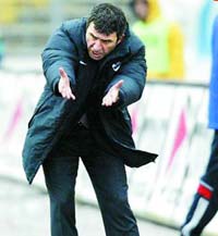 Hagi s-a agitat cu folos pe banca Timişoarei