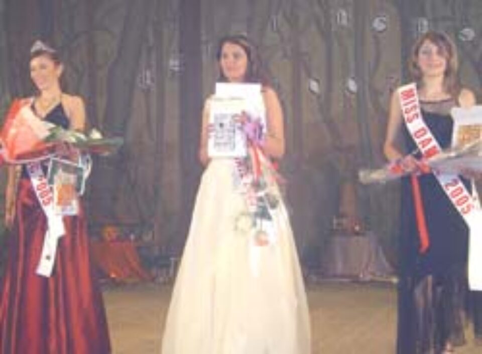 Balul Bobocilor 2005 –Grupul Școlar Nr. 1 – sub semnul originalității și diversității Balul Bobocilor 2005 –Grupul Școlar Nr. 1 – sub semnul originalității și diversității