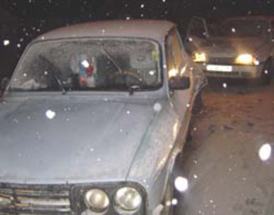 Prima zăpadă mai serioasă a dat peste cap traficul din Suceava