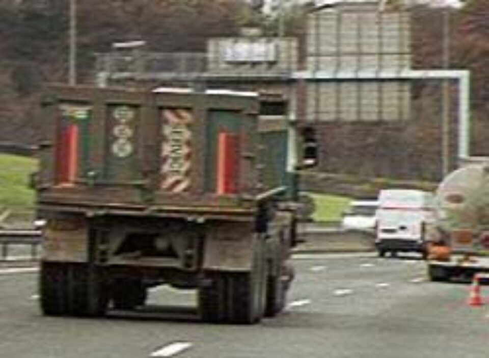 Zeci de camioane de mare tonaj deteriorează zilnic străzile municipiului Suceava, fără a plăti nici măcar un ban la Primărie Zeci de camioane de mare tonaj deteriorează zilnic străzile municipiului Suceava, fără a plăti nici măcar un ban la Primărie