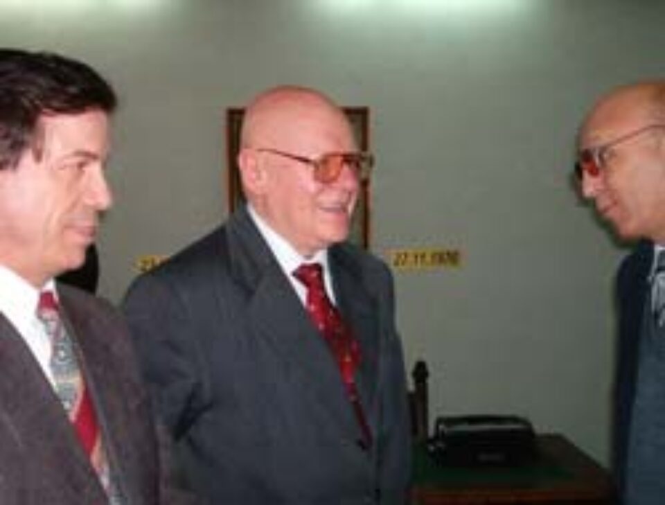 Academicianul Răzvan Theodorescu a mulțumit „cu plecăciune” organizatorilor „Centenarului Petru Comarnescu” Academicianul Răzvan Theodorescu a mulțumit „cu plecăciune” organizatorilor „Centenarului Petru Comarnescu”