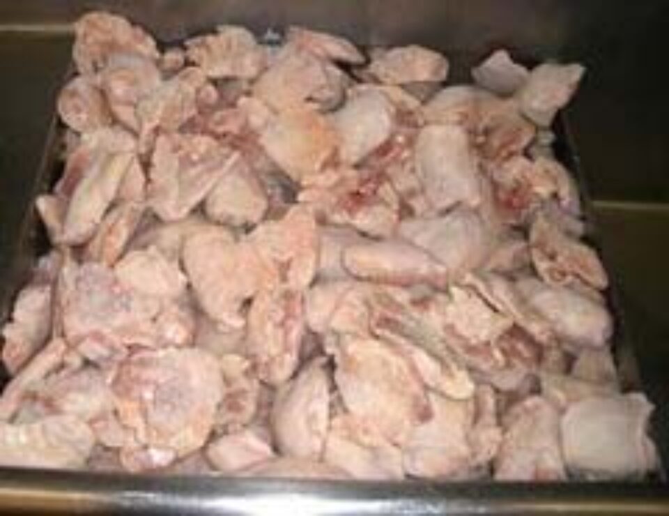 Aproape 150 de kg de carne de pasăre vrac, retrasă din magazinele sucevene de către inspectorii OJPC Aproape 150 de kg de carne de pasăre vrac, retrasă din magazinele sucevene de către inspectorii OJPC