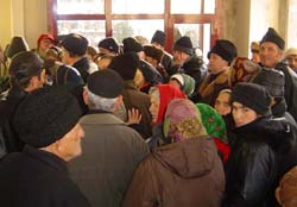 Sucevenii se „calcă în picioare” pentru a-și vinde acțiunile deținute la SIF Moldova Sucevenii se „calcă în picioare” pentru a-și vinde acțiunile deținute la SIF Moldova