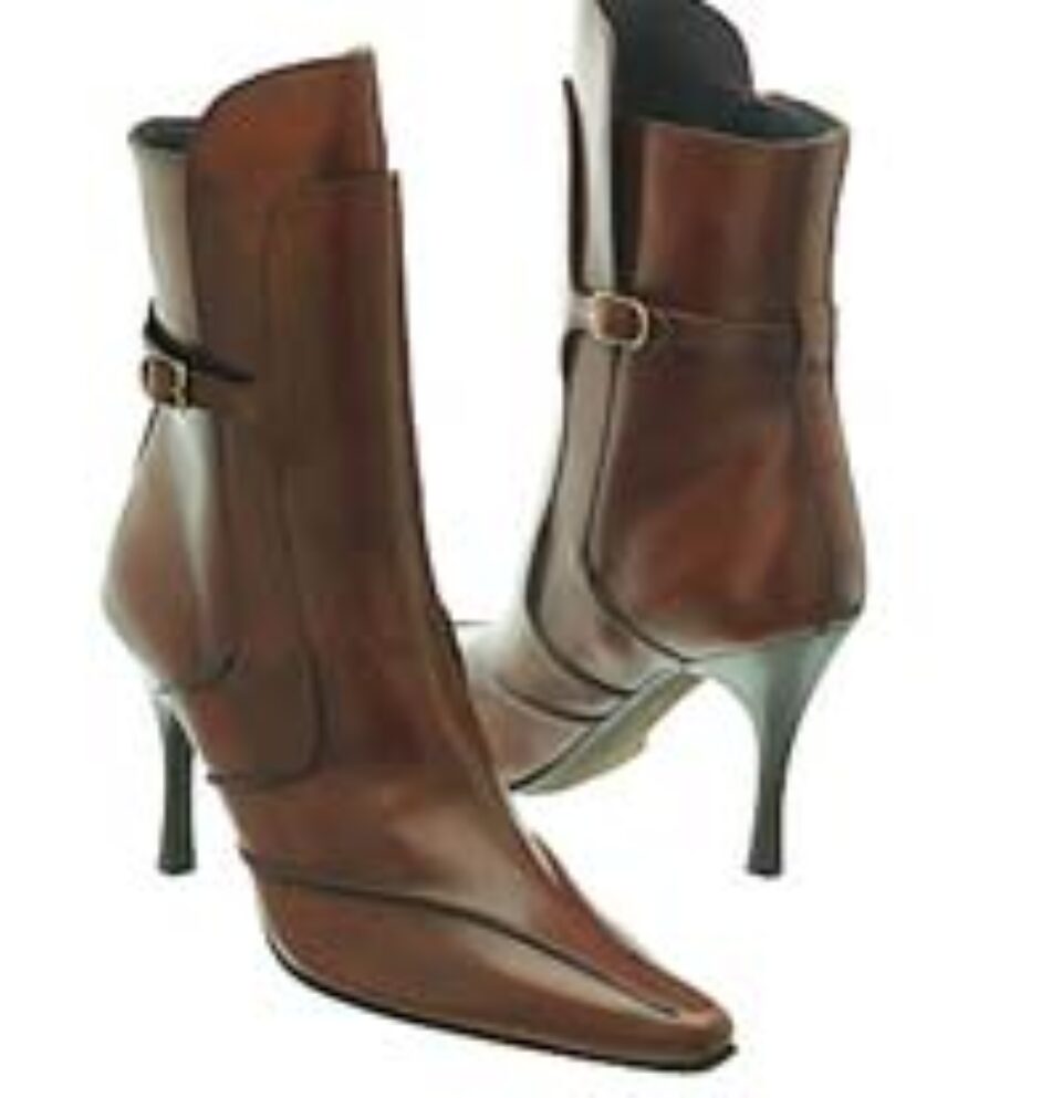 Cizmele - o atracție irezistibilă pentru femei