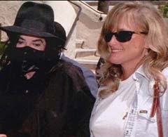 Debbie Rowe susține că Michael Jackson nu este tatăl copiilor ei