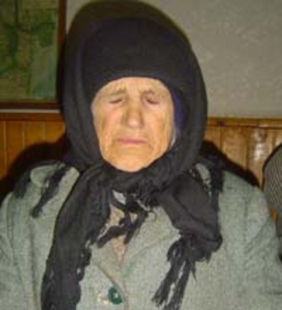 La 79 de ani, Floarea Şuşu a fost lăsată în stradă de propriul fiu