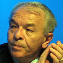 De ziua sa, Văcăroiu spune că a primit obiecte de artă dar și "inerentele" sticle