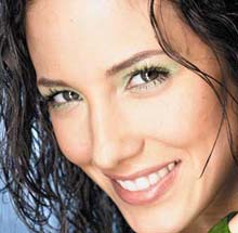 Imperfecțiunile ochilor pot fi corectate prin machiaj