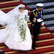 O dublură a rochiei de mireasă a prințesei Diana, vândută la licitație