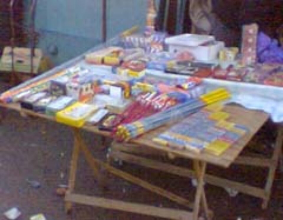 Petarde cît „să arunce în aer” Suceava, vîndute la discreție în Bazar