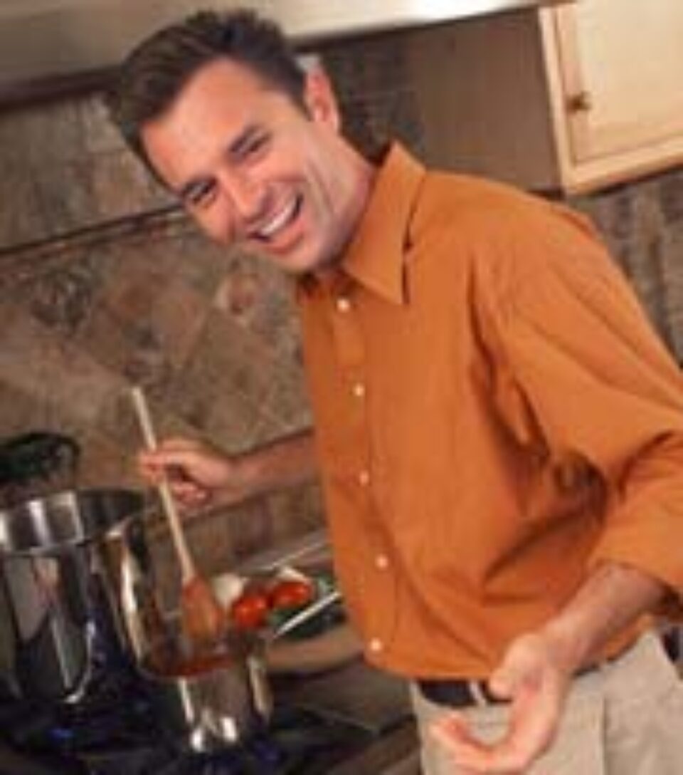 Bărbații la cratiță - o nouă modă în Italia