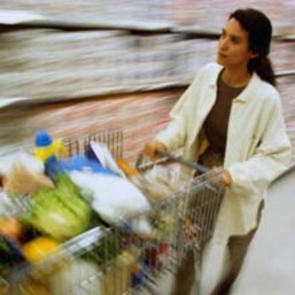 Femeile își pierd uzul rațiunii la cumpărături