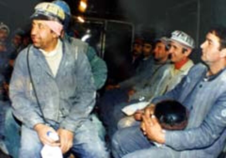 Dupa zeci de ani lucrati in subteran, minerii au fost trasi in piept la recalcularea pensiilor Dupa zeci de ani lucrati in subteran, minerii au fost trasi in piept la recalcularea pensiilor