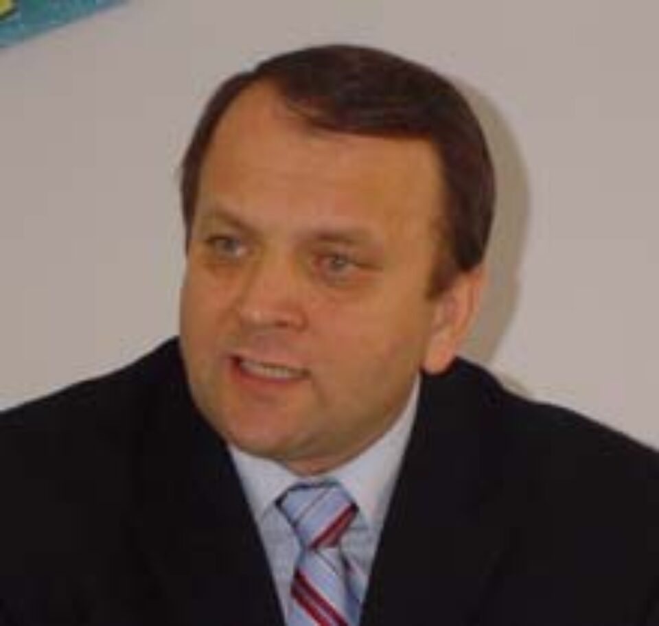 Ministrul Agriculturii, Gheorghe Flutur, a lansat ieri la Suceava programul guvernamental „Fermierul” Ministrul Agriculturii, Gheorghe Flutur, a lansat ieri la Suceava programul guvernamental „Fermierul”