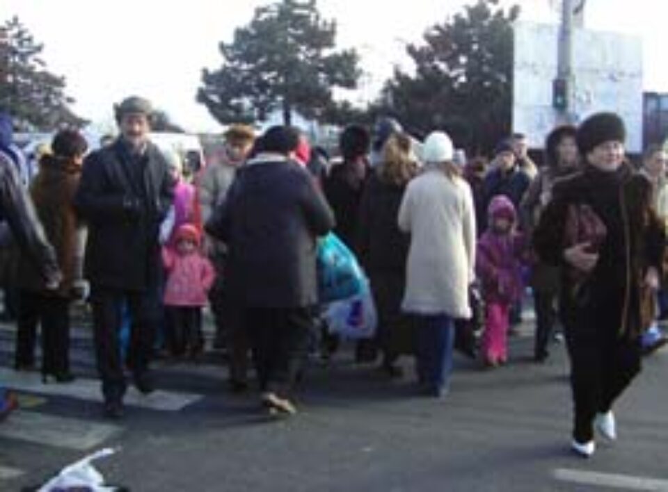 Isteria cumpărăturilor pentru sărbători provoacă haos pe străzi și în magazine