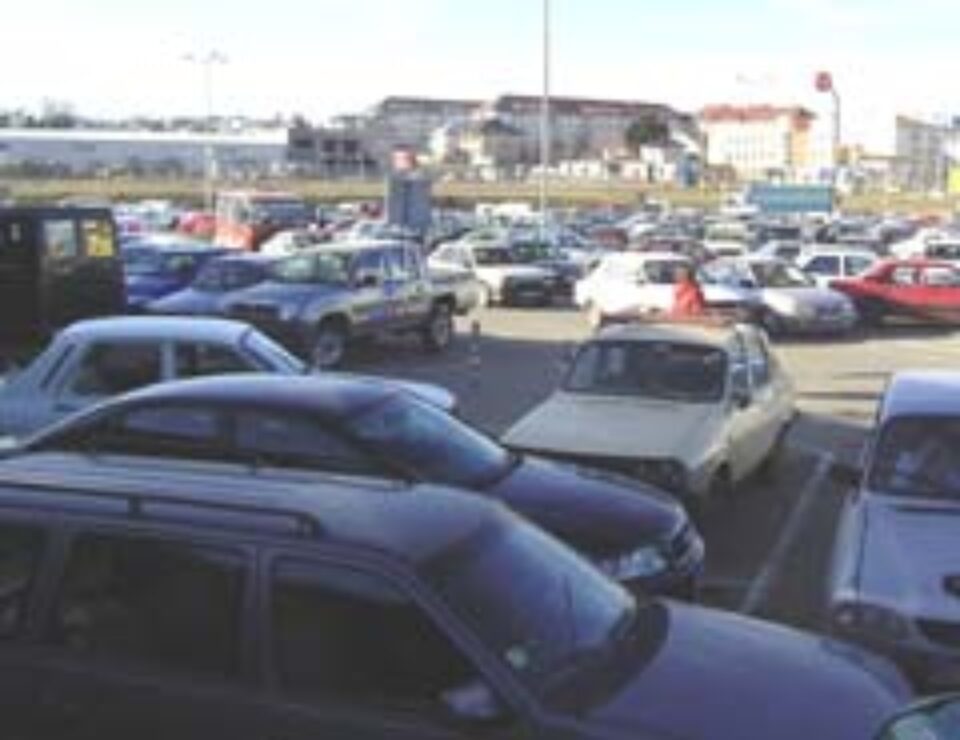 Isteria cumpărăturilor pentru sărbători provoacă haos pe străzi și în magazine