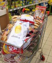 Moș Crăciun aduce profituri uriașe marilor magazine din municipiu