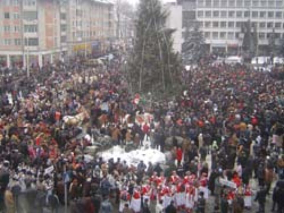 Mii de suceveni au participat ieri la Festivalul obiceiurilor populare
