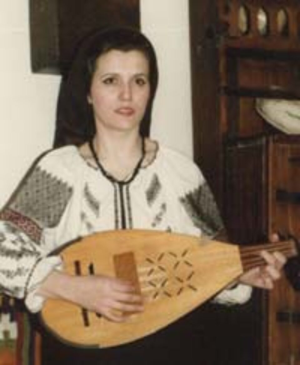 „Ce-ar fi viața asta fără cîntec și fără dragoste? Ar fi ceva așa, fără Dumnezeu”