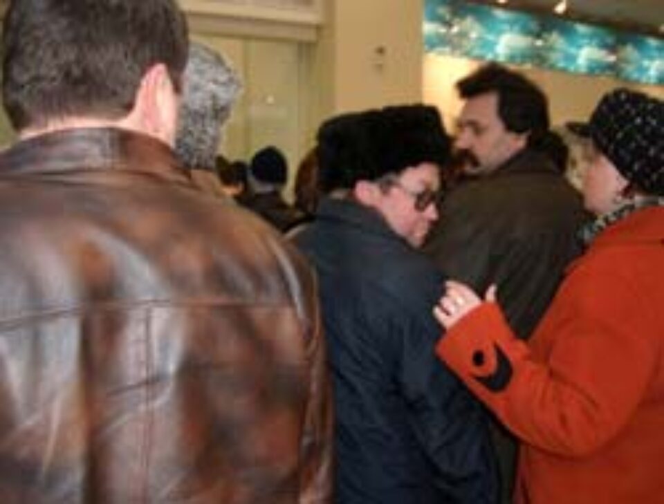 După ce au chefuit de Sărbători, sucevenii și-au început Anul Nou stînd la cozi După ce au chefuit de Sărbători, sucevenii și-au început Anul Nou stînd la cozi