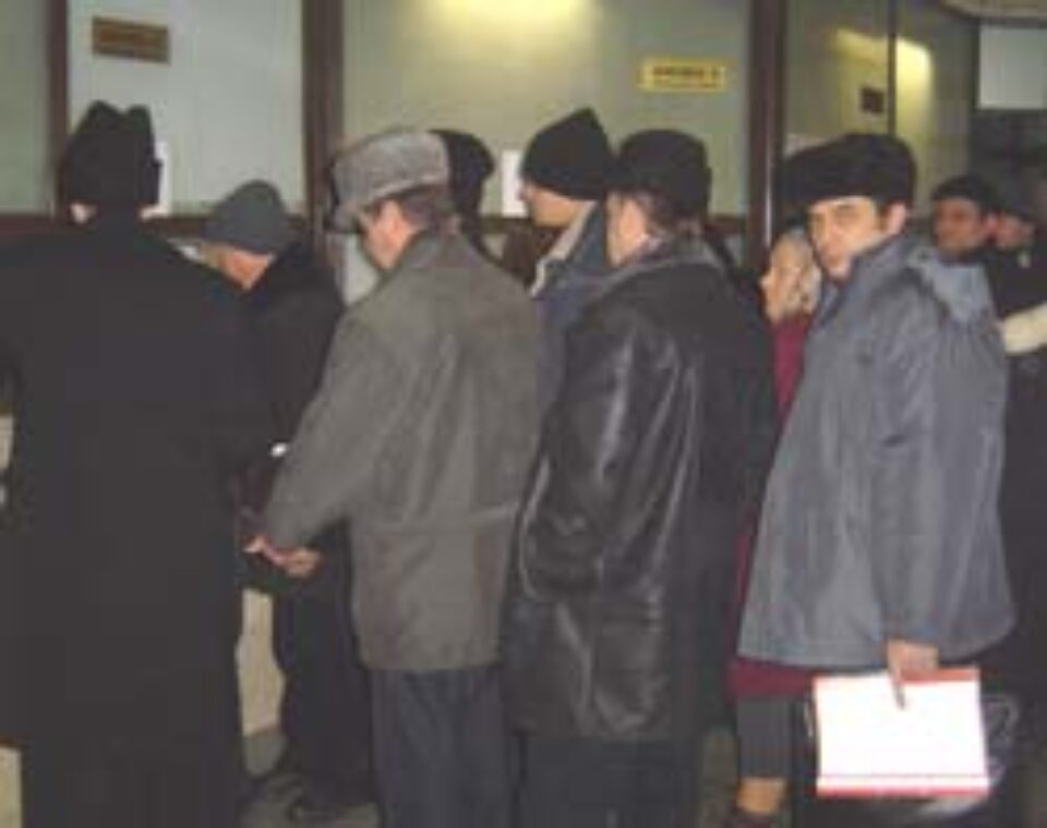 Sucevenii au scos ieri din buzunare aproape un miliard de lei