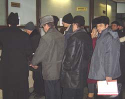 Sucevenii au scos ieri din buzunare aproape un miliard de lei