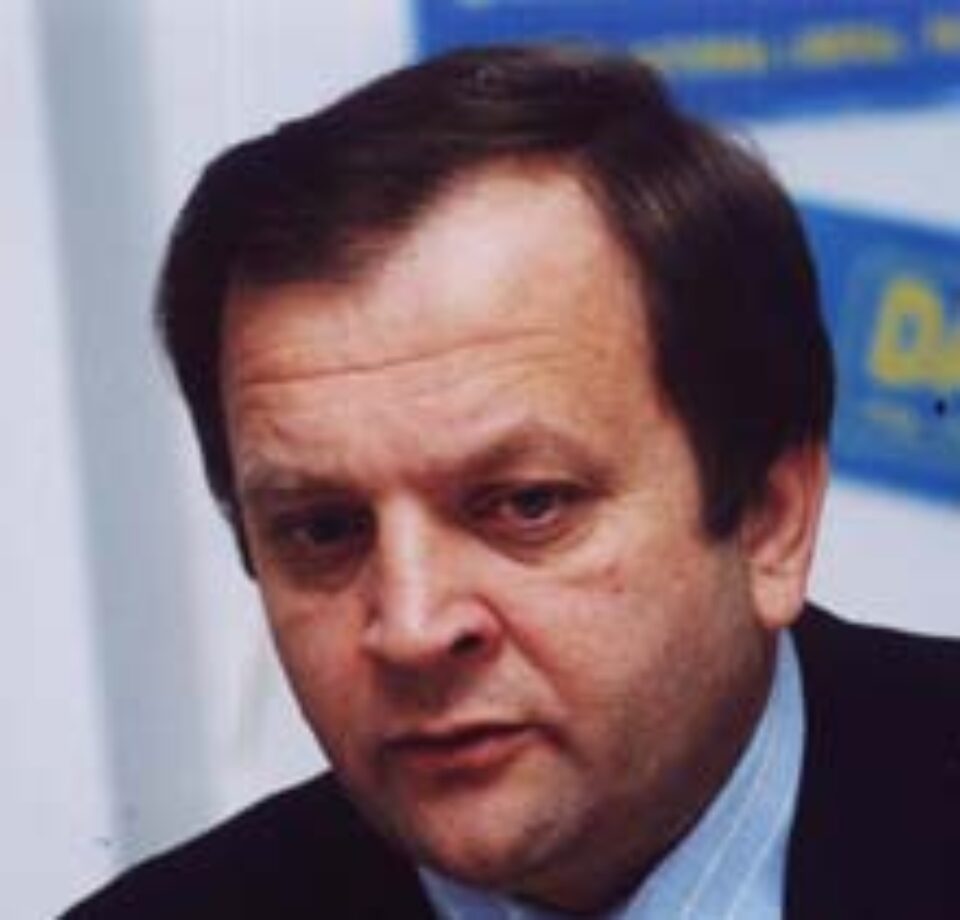 Mișcări în averea lui Flutur Mișcări în averea lui Flutur